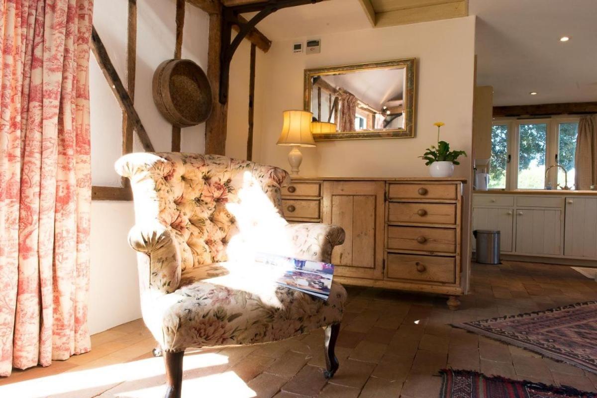 Bromans Barn A Beautiful Cottage By The Sea And Cudmore Nature Reserve West Mersea Bagian luar foto