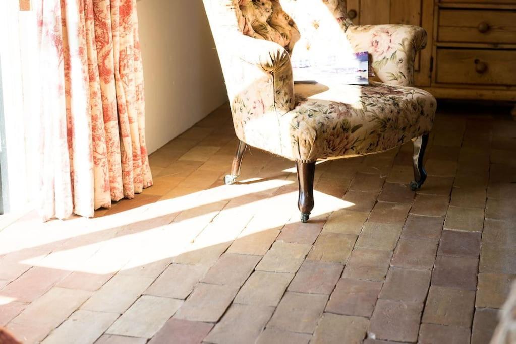 Bromans Barn A Beautiful Cottage By The Sea And Cudmore Nature Reserve West Mersea Bagian luar foto